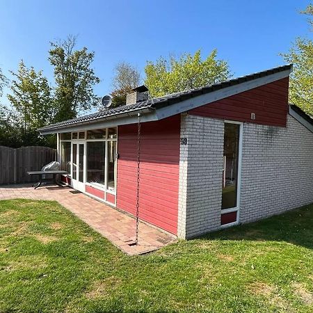 Knusse Bungalow Op Groen Park! Ouddorp Exterior photo